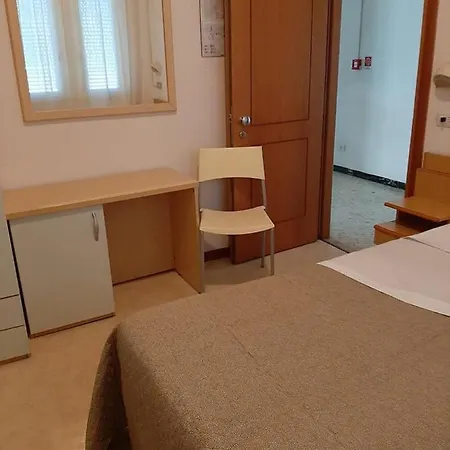 Arno Hotel