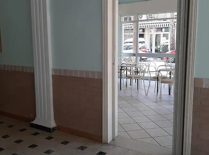 Arno Hotel 2*