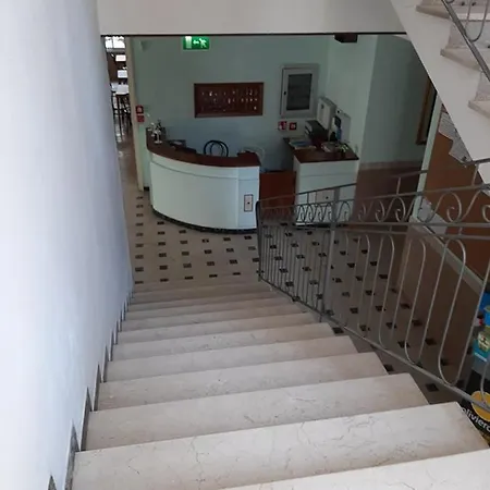 Arno Hotel 2*