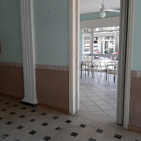 Arno Hotel 2*