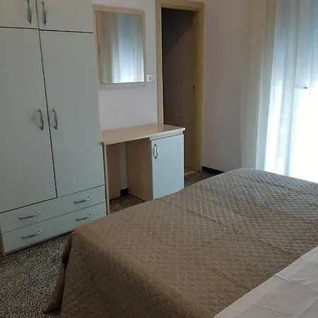 Arno Hotel 2*
